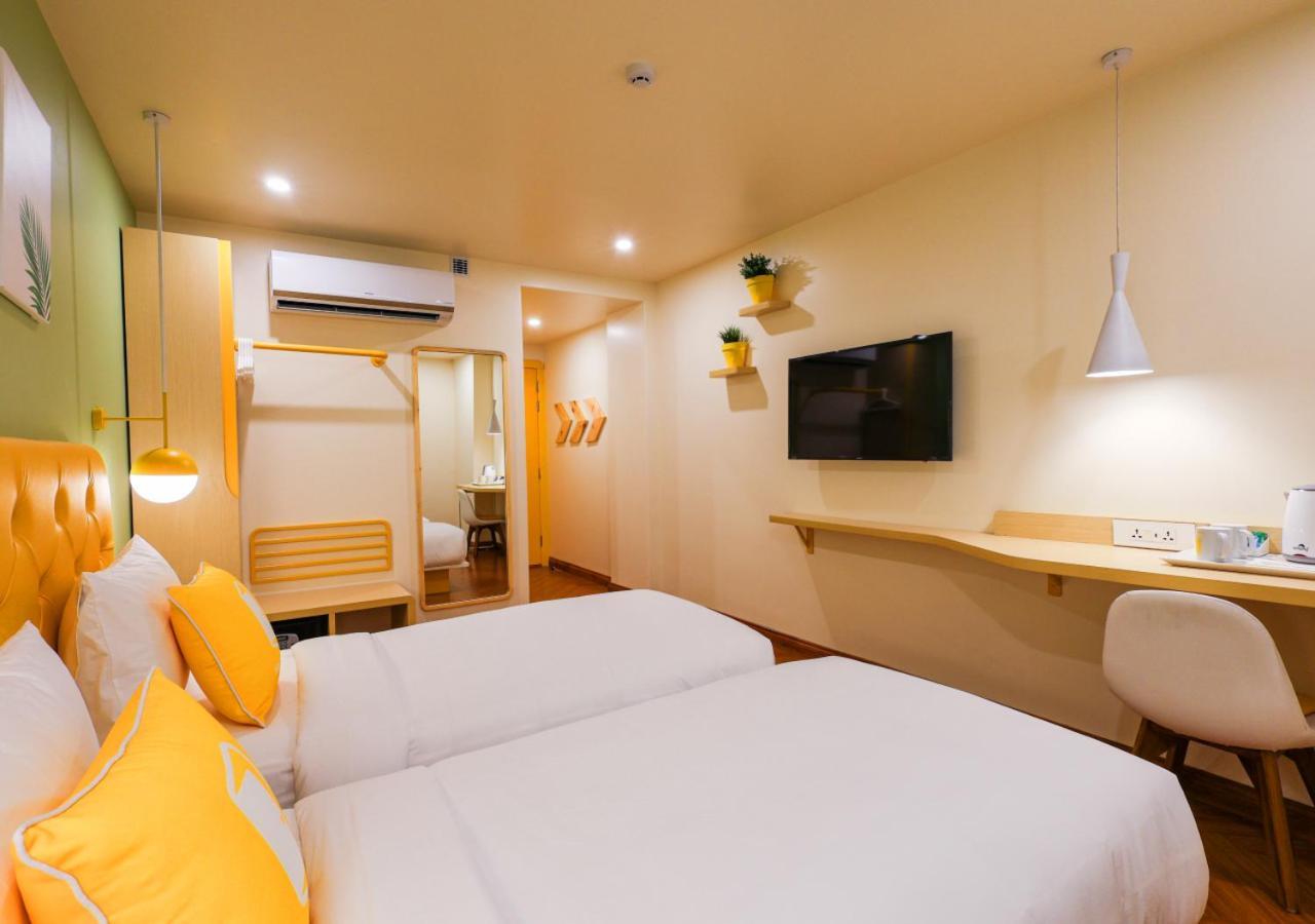 Bloom Hotel - Golf Course Road, Sector 43 Гургаон Екстериор снимка